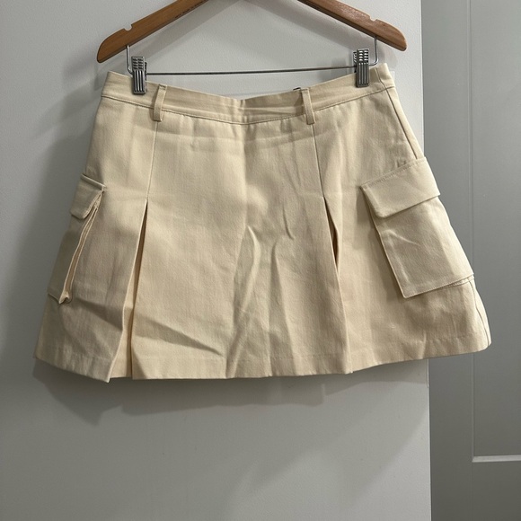 NWT Bree Cargo Skort in Beige, size: L - Picture 2 of 5